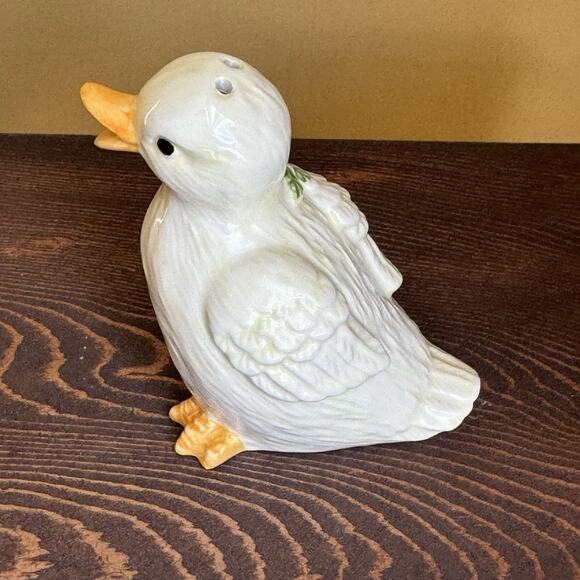 VTG Avon Easter Salt Pepper Shakers Spring Duck Eggs Nest Floral Ceramic EUC - Picture 14 of 15